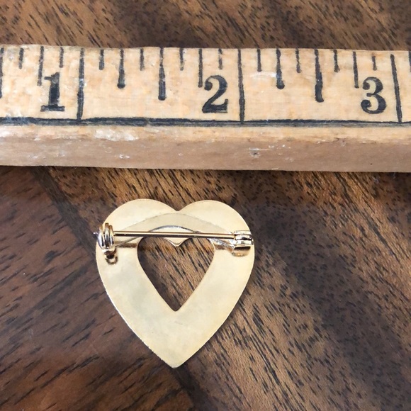 red and gold tone enamel heart pin brooch - Picture 8 of 8